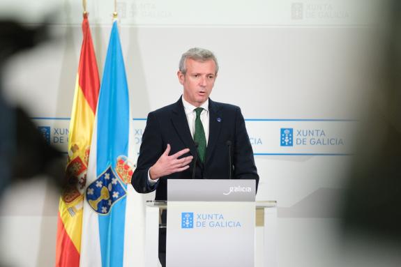 Imagen de la noticia:Rueda anuncia que la Xunta prohibirá el uso de los móviles en los recreos, en el comedor y en las actividades extraescolares