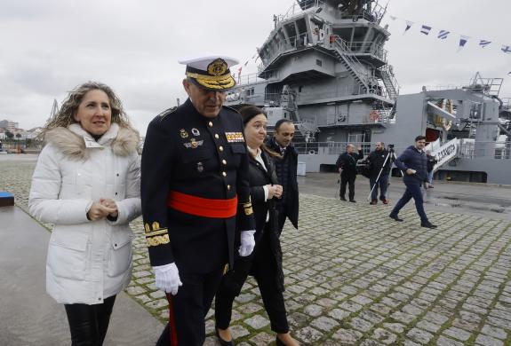 Imagen de la noticia:La delegada territorial de la Xunta en Ferrol participa en la ceremonia de entrega del buque multipropósito A-61 'Carnota' a...