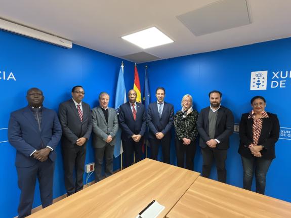 Imagen de la noticia:Alfonso Villares y el embajador de Mozambique valoran futuras vías de colaboración en el ámbito pesquero entre Galicia y el ...