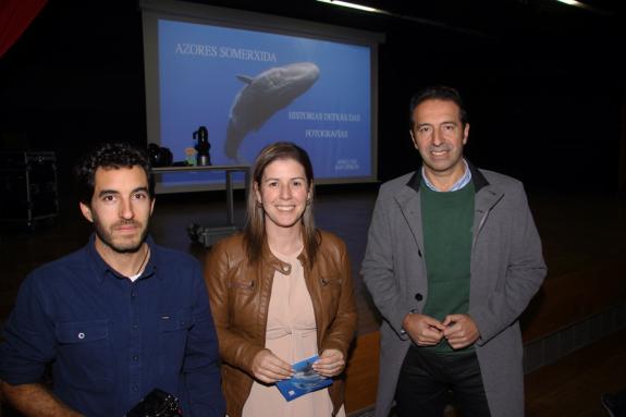 Imaxe da nova:Alfonso Villares pon en valor a necesidade de coidar os ecosistemas mariños na inauguración da exposición fotográfica Azores somerx...