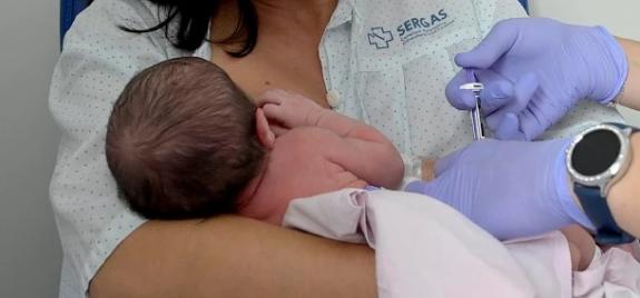 Imagen de la noticia:La Xunta constata un descenso de las hospitalizaciones por VRS en bebés después de iniciar la campaña de inmunización