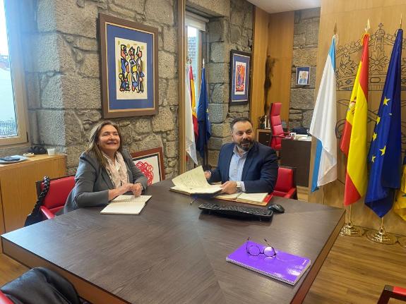 Imaxe da nova:Ana Ortiz mantén unha reunión de traballo co alcalde de Gondomar