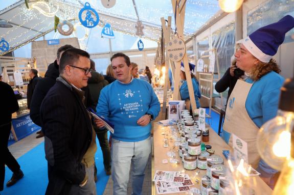 Imaxe da nova:A Xunta pon en valor os produtos amparados baixo o indicativo de Artesanía Alimentaria no Mercado de Nadal que se celebra ata mañá ...