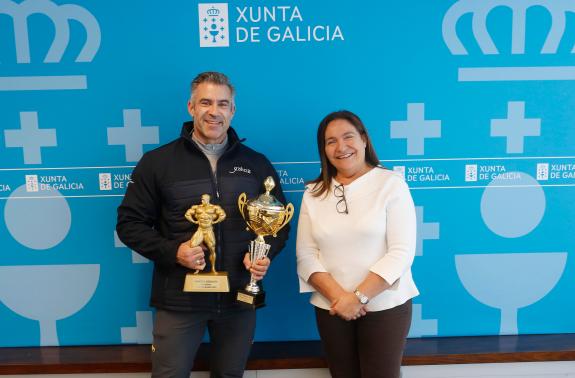 Imaxe da nova:Ana Ortiz felicita a Carlos Remeseiro polo seu título nacional de culturismo e o terceiro posto no mundial