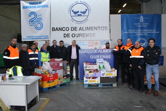 Imagen de la noticia:La Xunta hace entrega de los alimentos no perecederos al banco de alimentos de Ourense