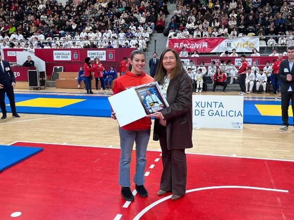 Imagen de la noticia:La delegada territorial de la Xunta en Vigo asiste a la entrega de premios de la XXX Fiesta del Judo Infantil-Trofeo Maestro...