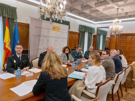 Imagen de la noticia:Xunta y Ministerio del Interior participan en una reunión de la Comisión de seguimiento de los edificios judiciales de la co...