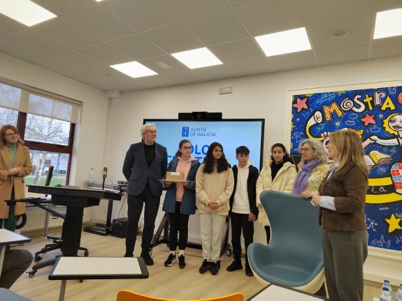 Imagen de la noticia:La Xunta inicia en Ferrol el reparto de los 5.000 primeros kits de actividades pedagógicas para trabajar en los Polos Creati...
