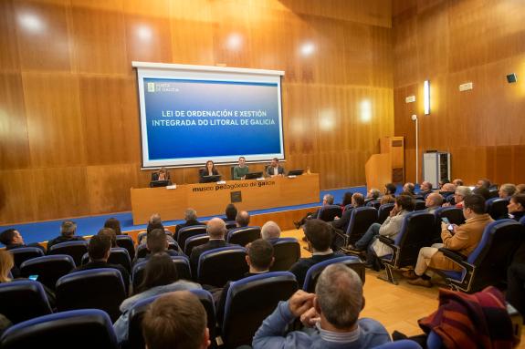 Imagen de la noticia:La Xunta informa a la cadena mar-industria y a los ayuntamientos costeros de los alegatos presentados ante el Tribunal Const...