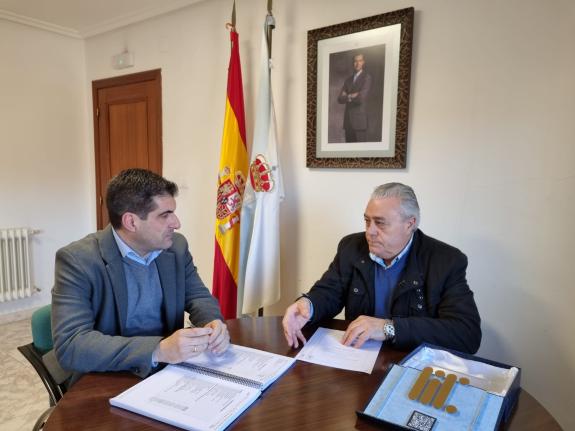 Imaxe da nova:O delegado territorial da Xunta en Ourense reúnese co alcalde de Lobeira