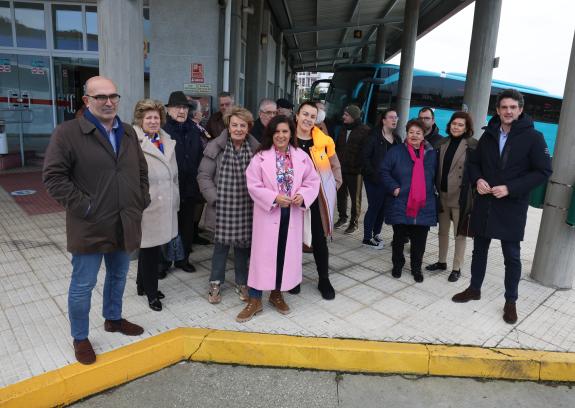 Imagen de la noticia:Arias informa que los mayores de 65 años ya pueden solicitar la Tarxeta de Mobilidade de Galicia y viajar gratuitamente en e...
