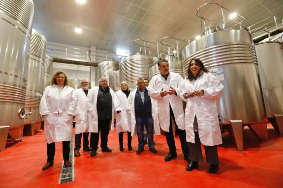 Imagen de la noticia:Lorenzana destaca el peso del sector del vino en la marca Galicia Calidade, el 20 % de los productos acreditados con este se...