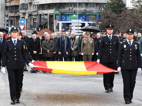 Imagen de la noticia:El delegado territorial de la Xunta en Ourense asiste al acto de izado de la Bandera Nacional en conmemoración del 200º Aniv...