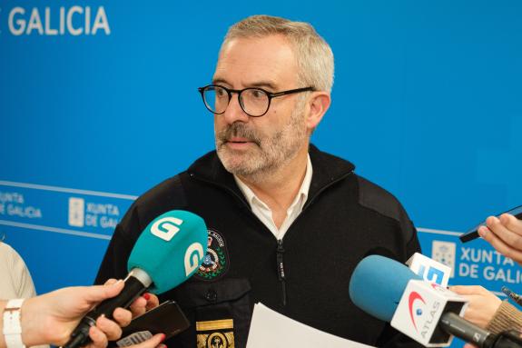 Imaxe da nova:A Xunta centra a petición de medios ao Estado nas embarcacións e aeronaves das que dispón en Galicia para atallar a chegada de pell...