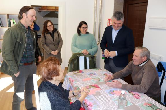 Imagen de la noticia:La Xunta visita la nueva casa del mayor de Boqueixón