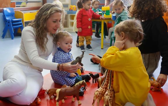 Imagen de la noticia:La delegada de la Xunta en Ferrol pone en valor las escuelas infantiles como recursos de conciliación para la etapa de 0 a 3...