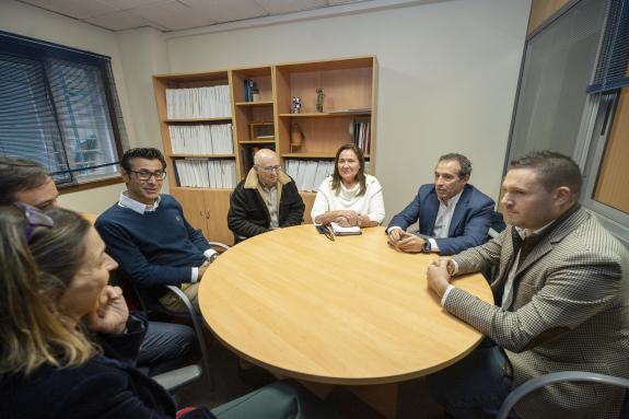 Imagen de la noticia:La delegada de la Xunta informa a los hosteleros de la provincia sobre lo nuevo Centro de Asociacionismo de Vigo