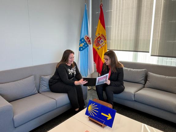 Imagen de la noticia:La delegada de la Xunta recibe a la directora de Vigo Porté, que ya prepara una nueva edición del festival de la danza