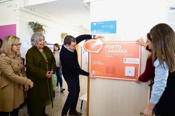 Imaxe da nova:Arranca la colocación de 1.242 puntos naranja contra el acoso escolar en los centros educativos gallegos