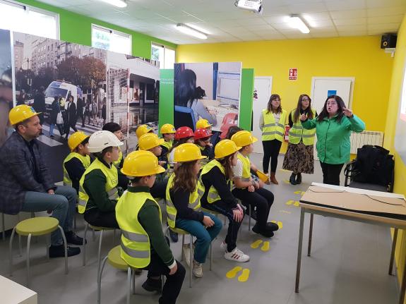 Imagen de la noticia:La Xunta ponen en valor a Escola Galega de Prevención para inculcar actitudes y hábitos seguros y saludables desde edades te...