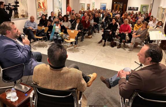 Imaxe da nova:A Casa de Galicia en Madrid acolle a presentación do libro El cambiazo, do escritor e xornalista galego Xaquín López
