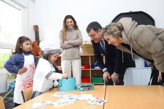 Imagen de la noticia:Una delegación del Gobierno de Canarias visita Galicia para conocer su modelo de enseñanza rural
