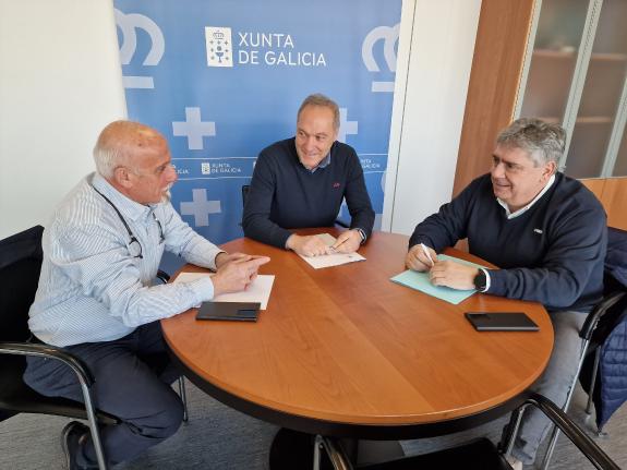 Imaxe da nova:O delegado territorial mostra o apoio da Xunta ao sector do mar nunha reunión cos presidentes galego e provincial da Federación de ...