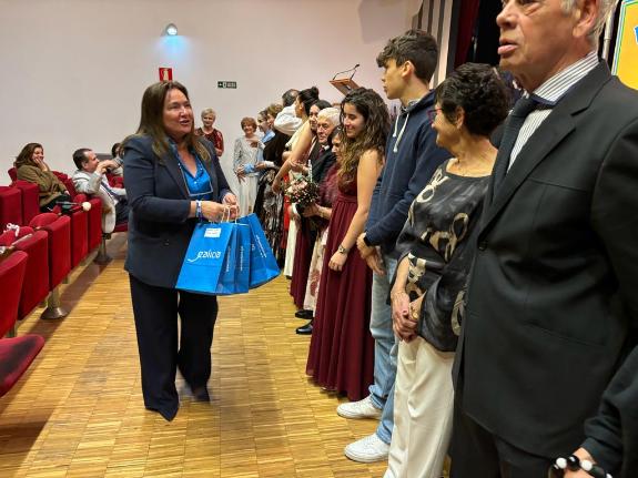Imaxe da nova:A delegada da Xunta en Vigo acompaña a tres matrimonios de Valladares na celebración das súas vodas de ouro