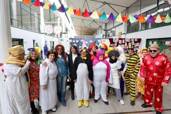 Imagen de la noticia:La Xunta celebra el carnaval con los usuarios del centro público autonómico O Saiar, en Caldas de Reis