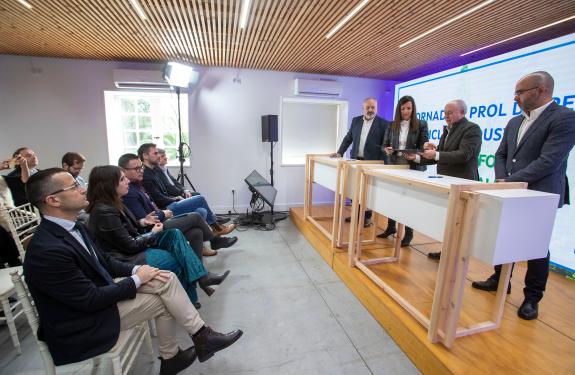 Imaxe da nova:A Xunta apoia o sector forestal galego na súa demanda de fomentar a transformación e o peche dos ciclos industriais na nosa comunid...