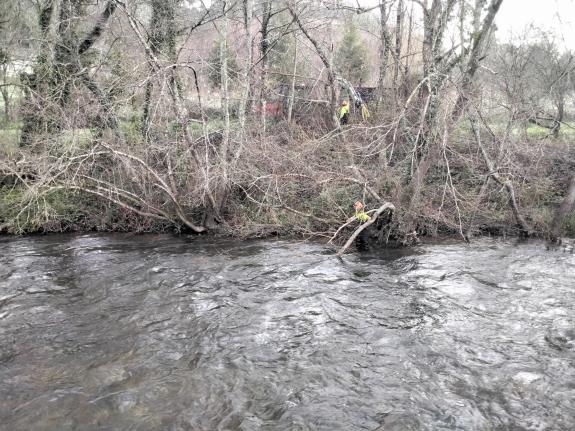 Imagen de la noticia:La Xunta ejecuta actuaciones de limpieza en los trechos interurbanos del río Mero, en el ayuntamiento de Cambre