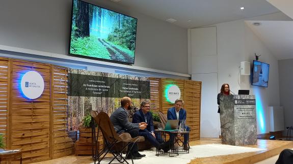 Imaxe da nova:O Simposio Internacional de Frondosas aborda na súa segunda xornada a resiliencia e o cambio climático dentro do sector forestal