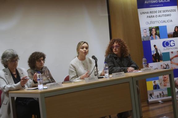 Imaxe da nova:Fabiola García traslada ás entidades sociais o compromiso do Goberno galego na atención ás persoas con Asperger en todos os ámbitos...