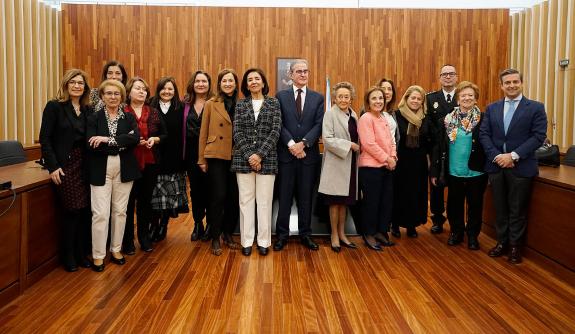 Imagen de la noticia:Ana Ortiz y Elena Mancha rinden homenaje a las mujeres pioneras de la justicia en Vigo y destacan su papel como referentes p...