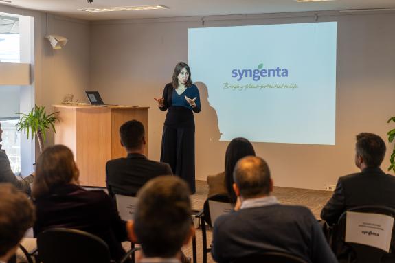 Imaxe da nova:Lorenzana cualifica Syngenta como unha empresa motor e referente da biotecnoloxía galega