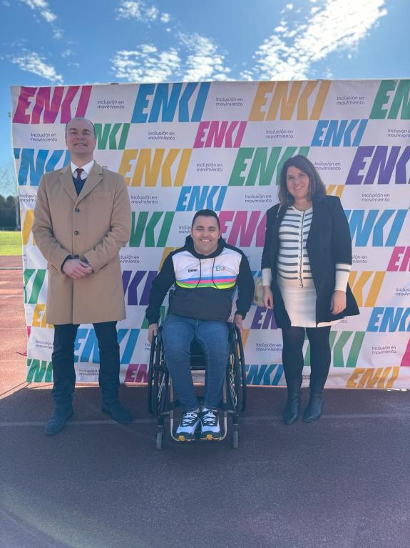 Imaxe da nova:A Xunta agradece a Enki o seu labor de sensibilización sobre o deporte adaptado e na súa promoción