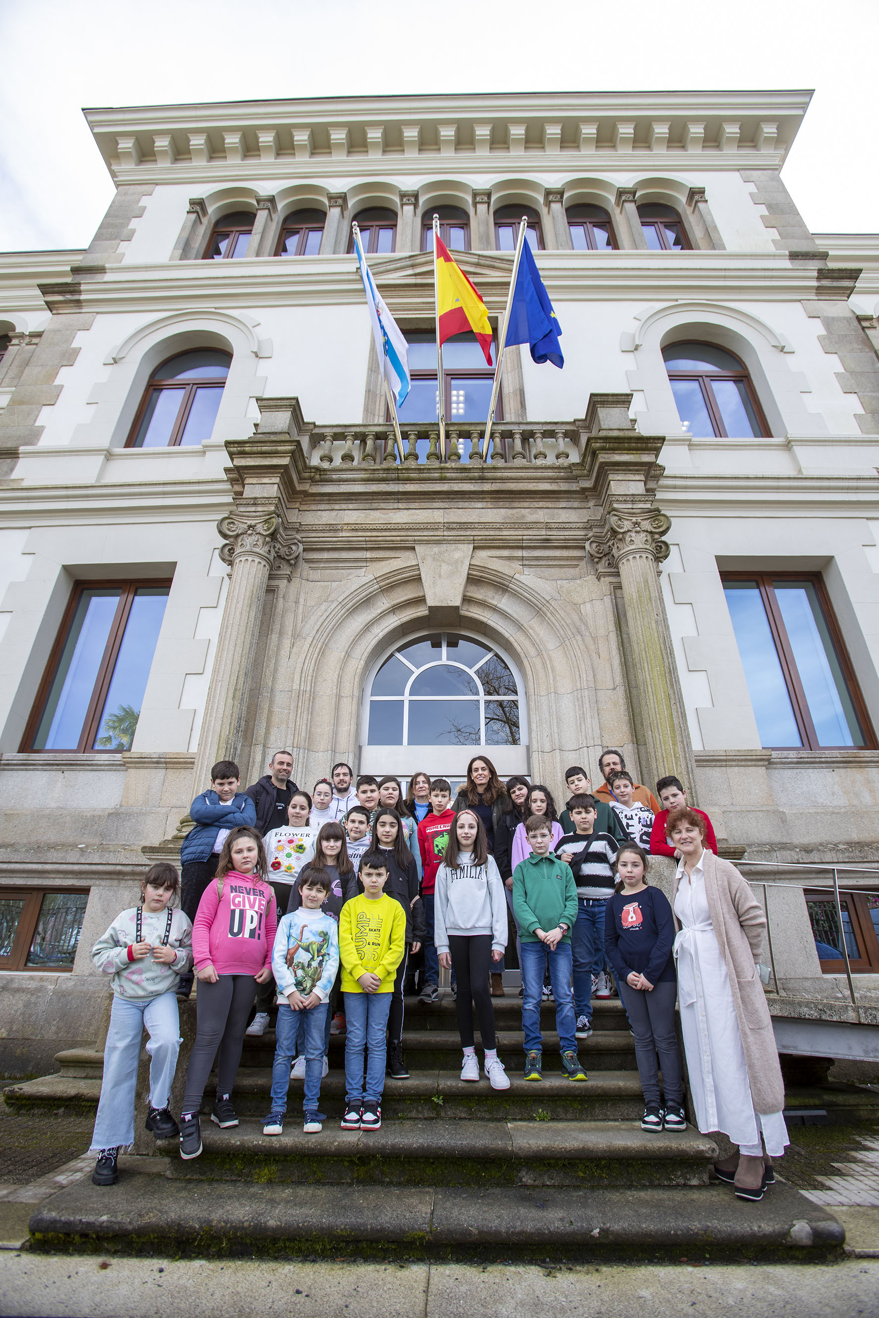 Image 1 of article Unha vintena de alumnos do colexio Terra Chá de Vilalba achéganse á actividade da Xunta a través do programa 'Coñece as túas institucións'