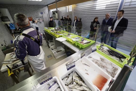 Imaxe da nova:Alfonso Villares aposta pola promoción desde as peixerías para que os galegos sigan a ser un exemplo no consumo de peixes e marisco...