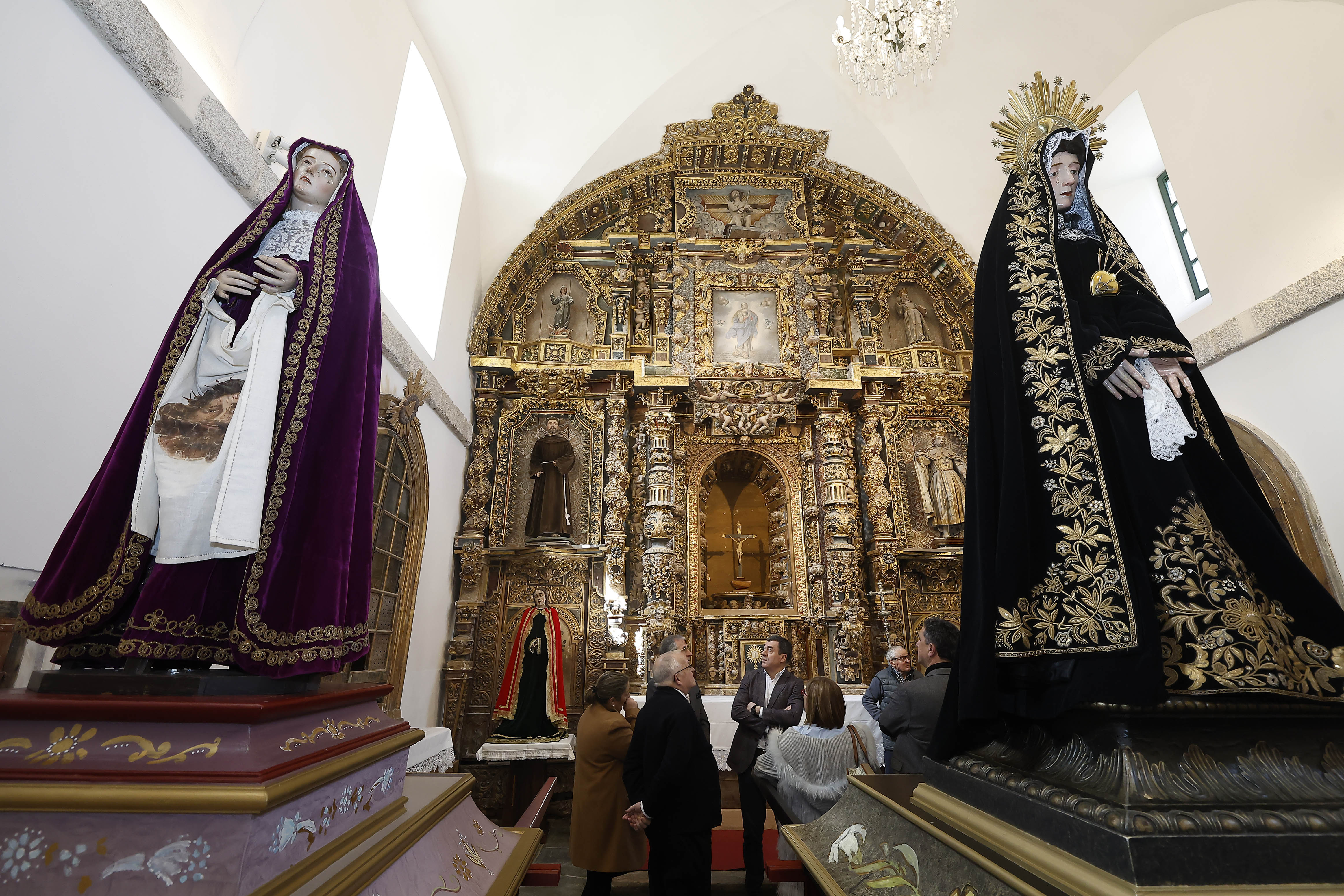 Image 2 of article Román Rodríguez anuncia a rehabilitación do retablo da capela da venerable orde terceira do antigo Convento de Alcántara en Mondoñedo