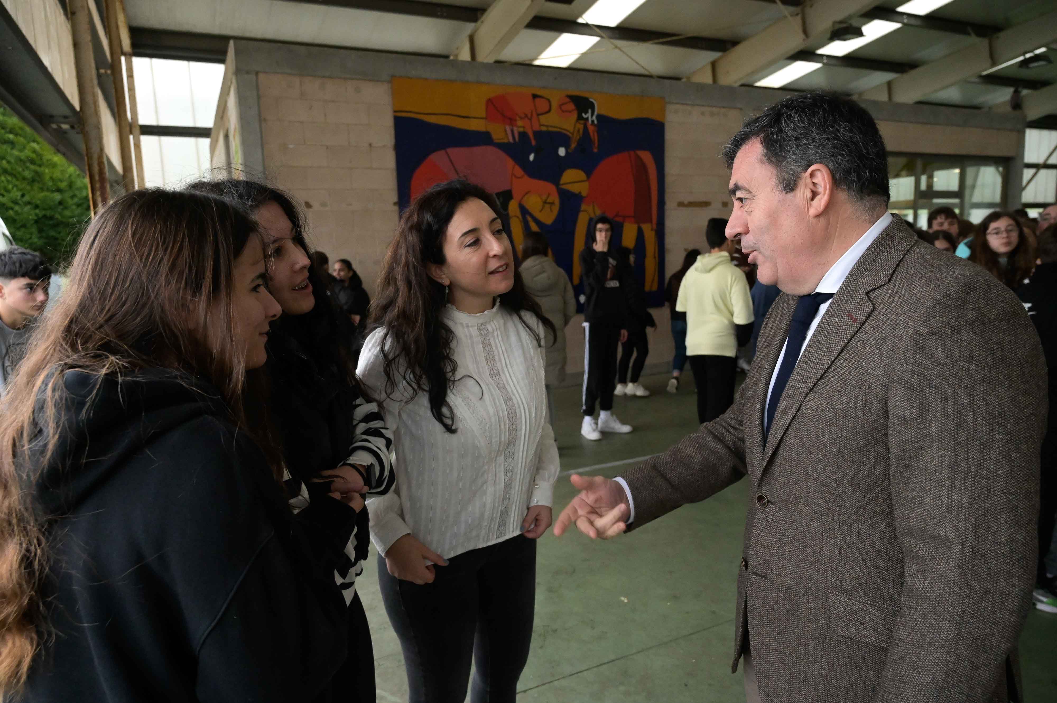 Image 3 of article Román Rodríguez anuncia que a Xunta prepara un proxecto para a rehabilitación integral do instituto Alfredo Brañas de Carballo