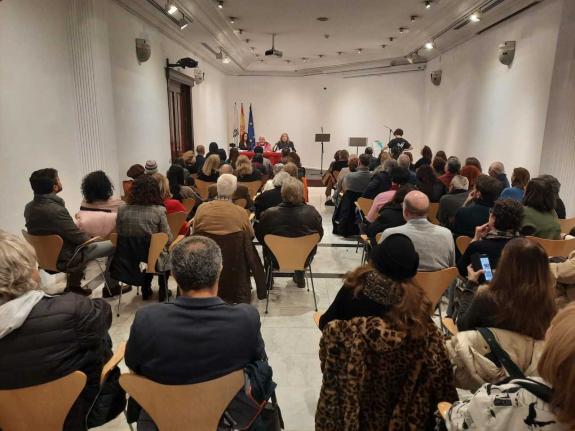 Imagen de la noticia: La Casa de Galicia en Madrid acogió el primer recital poético dentro de un ciclo que durará hasta el mes de diciembre