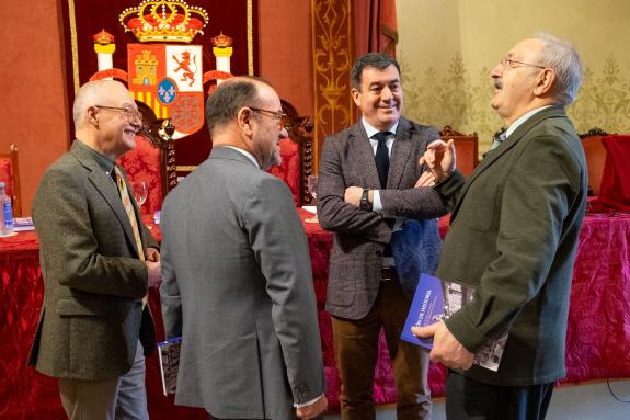 Imaxe da nova:Román Rodríguez convida a celebrar a fonda tradición e legado dos estudos de historia da Universidade de Santiago