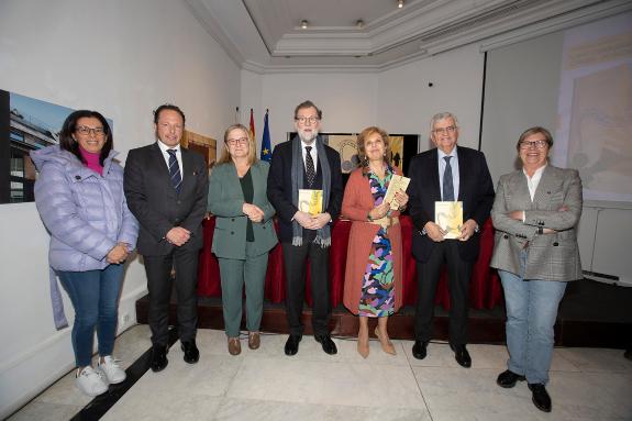 Imagen de la noticia:La periodista y escritora lucense, Pilar Halcón, presentó en la Casa de Galicia en Madrid su libro 