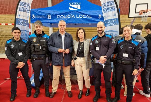 Imaxe da nova:A Xunta difunde o labor da Policía local na feira das profesións celebrada en Brión
