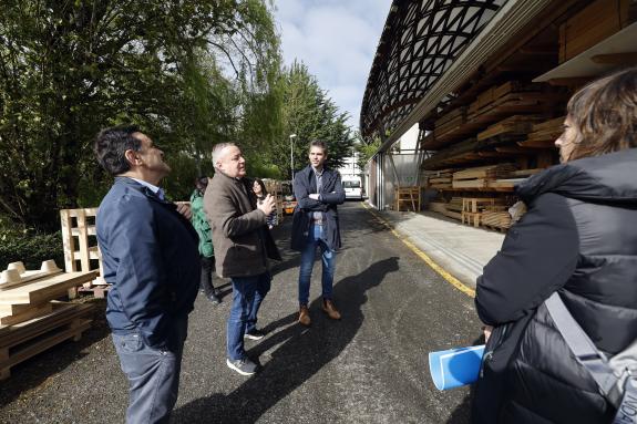 Imaxe da nova:A Xunta e a Universidade de Santiago colaboran para seguir potenciando o uso da madeira de castiñeiro na construción