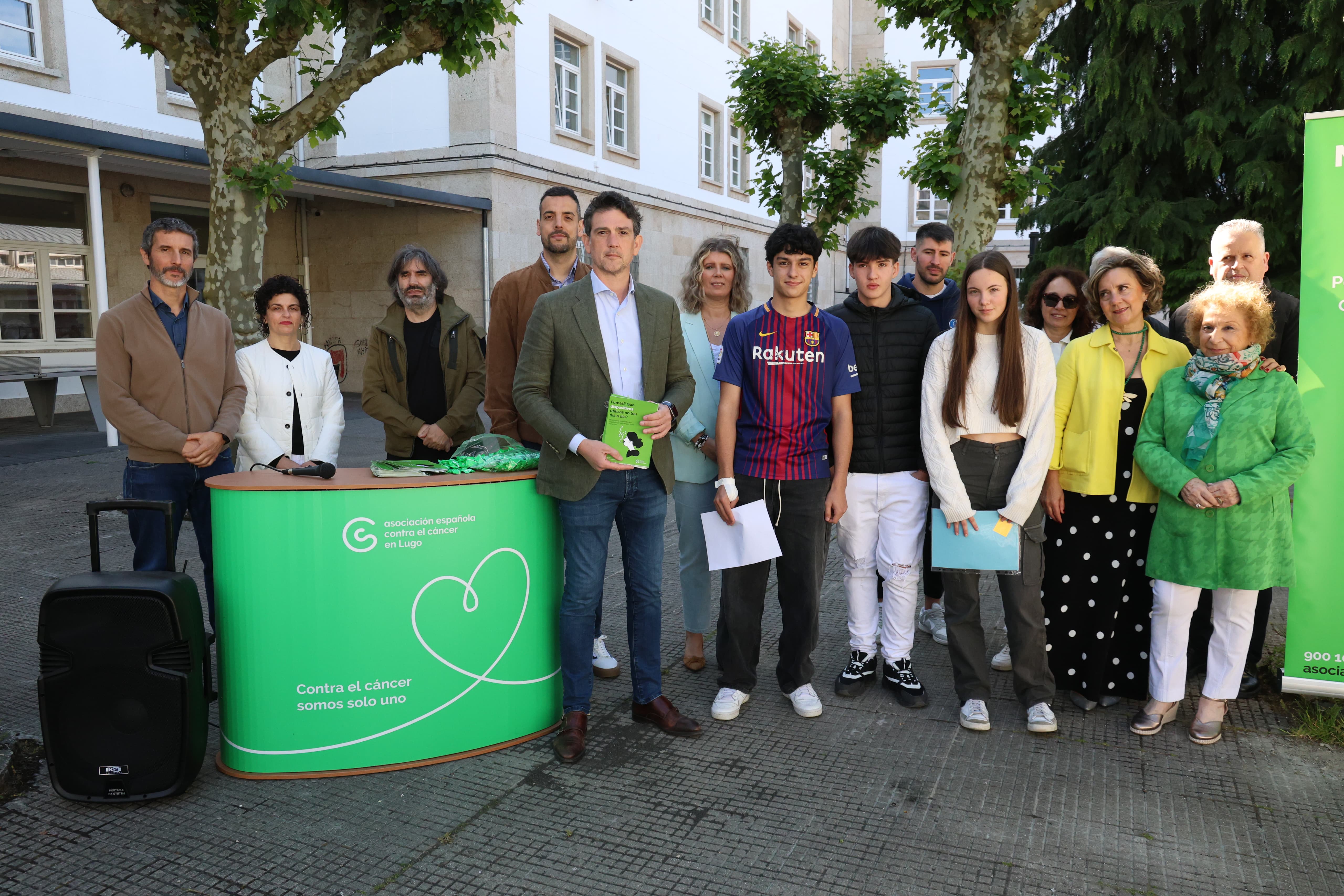 Image 2 of article O delegado da Xunta súmase á lectura do manifesto contra o tabaco promovida pola AECC en centros educativos de Lugo
