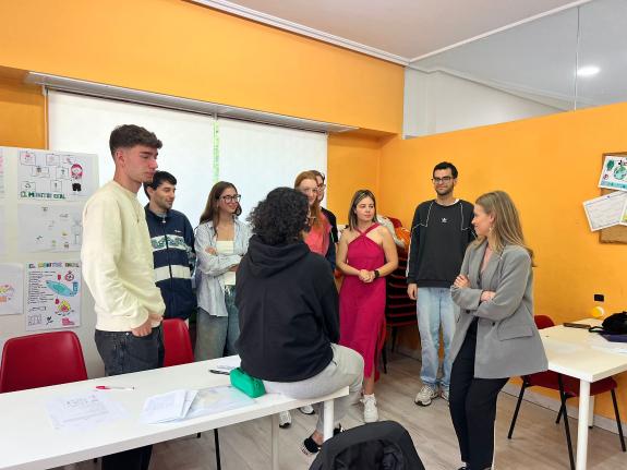 Imagen de la noticia:Lara Meneses destaca el apoyo de la Xunta a la formación en tiempo libre para facilitar el acceso de la juventud al mercado ...