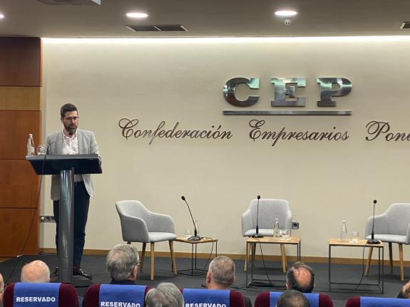 Imagen de la noticia:La Xunta estudiará la colaboración de emprendedores sénior con la Red autonómica de polos para reforzar el asesoramiento que...
