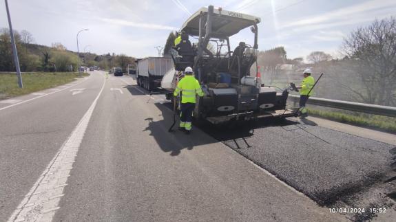Imagen de la noticia:La Xunta comienza las obras de mejora del firme en la carretera LU-541 al paso por Vilalba, Rábade y Begonte, que supondrán ...