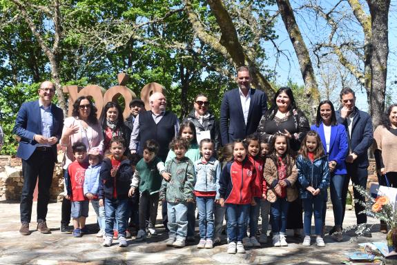 Imagen de la noticia:La Xunta celebra el Día del Libro con actividades culturales en las bibliotecas y también con libreros,  escolares y niños  ...